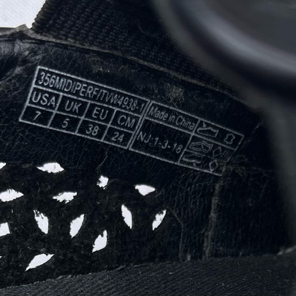 Vionic Midi Perforated Leather Slip On Sneaker Shoes Black Womens‎ Size 7 - Picture 12 of 12